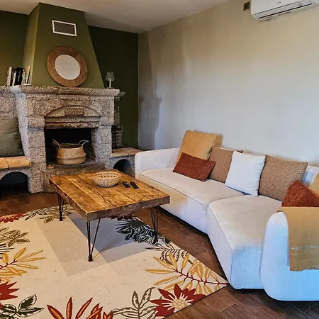 Maison En Pierres Casa de Férias *