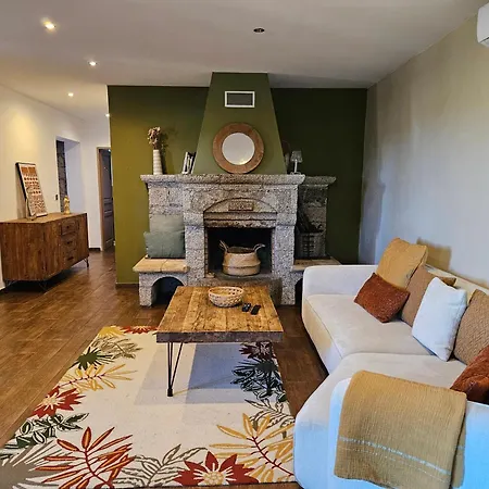 Maison En Pierres بيت للعطل